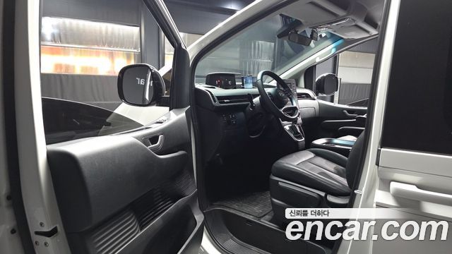 Hyundai Staria 2025 — photo 13