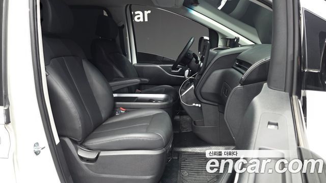 Hyundai Staria 2025 — photo 17