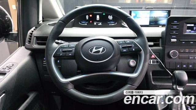 Hyundai Staria 2025 — photo 19
