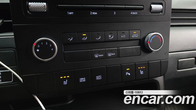 Hyundai Staria 2025 — photo 23