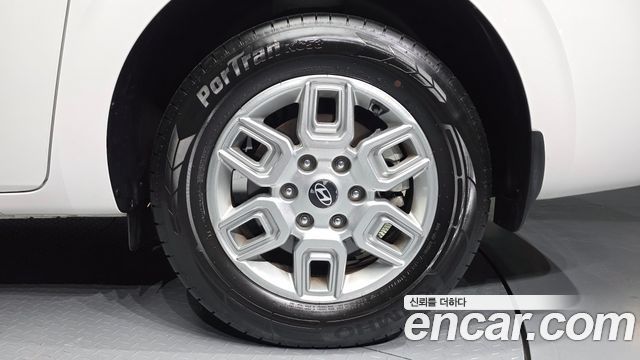 Hyundai Staria 2025 — photo 7