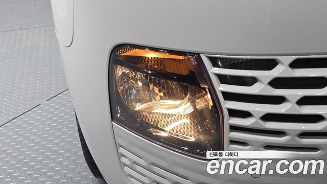 Hyundai Staria 2025 — photo 8
