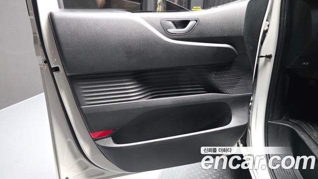 Hyundai Staria 2025 — photo 14