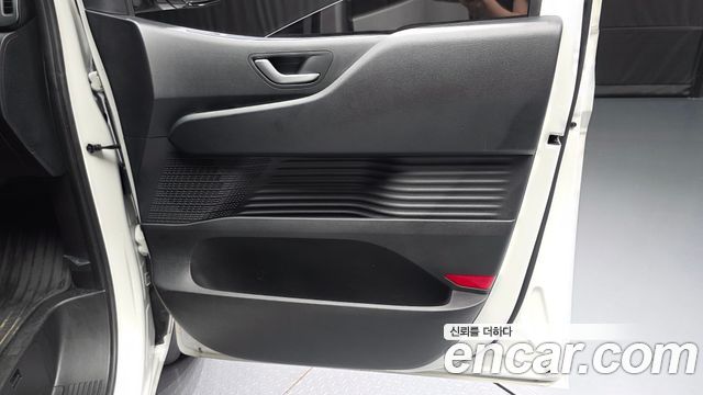 Hyundai Staria 2025 — photo 15