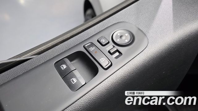 Hyundai Staria 2025 — photo 27
