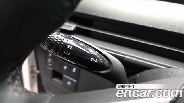 Hyundai Staria 2025 — photo 28