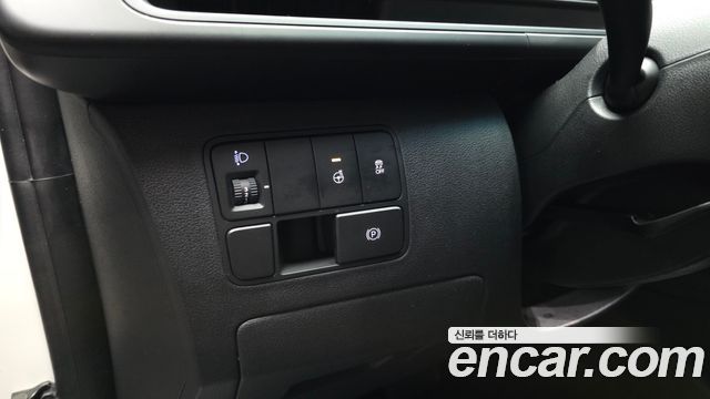 Hyundai Staria 2025 — photo 29