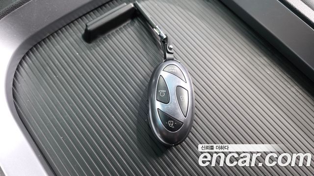 Hyundai Staria 2025 — photo 31