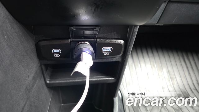 Hyundai Staria 2025 — photo 32