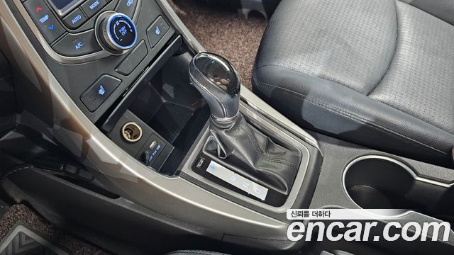 Hyundai AVANTE 2015 — photo 12