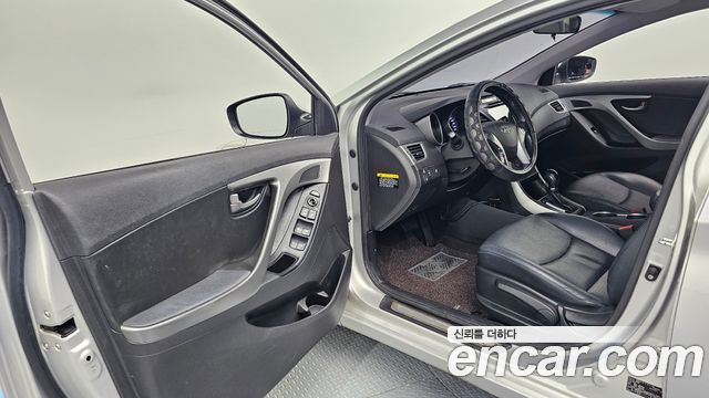 Hyundai AVANTE 2015 — photo 13