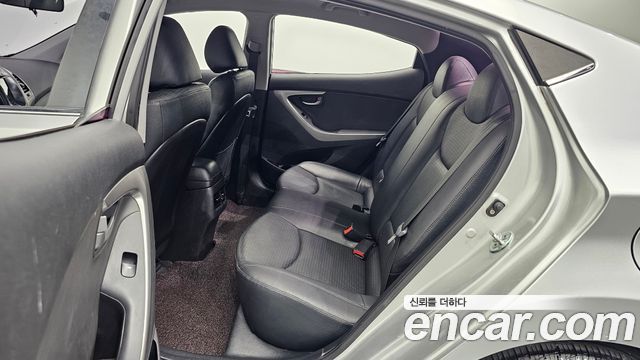 Hyundai AVANTE 2015 — photo 17