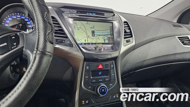 Hyundai AVANTE 2015 — photo 18