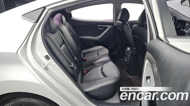 Hyundai AVANTE 2015 — photo 22