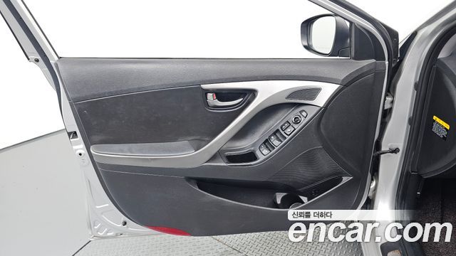 Hyundai AVANTE 2015 — photo 14