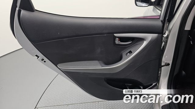 Hyundai AVANTE 2015 — photo 15