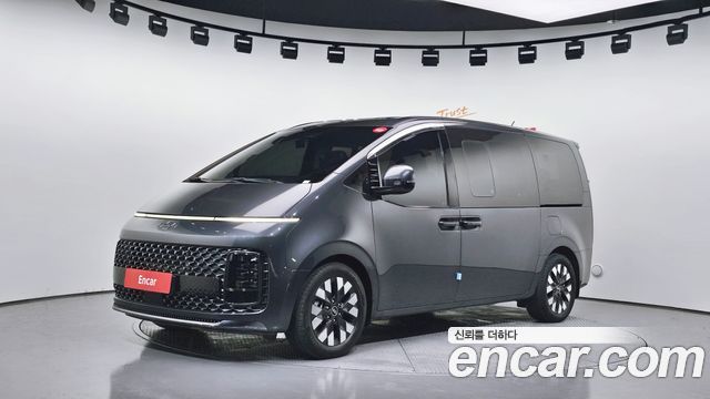 Hyundai Staria 2022 — photo 1
