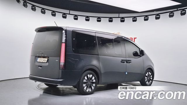 Hyundai Staria 2022 — photo 2