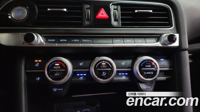 Genesis G70 2019 — photo 32