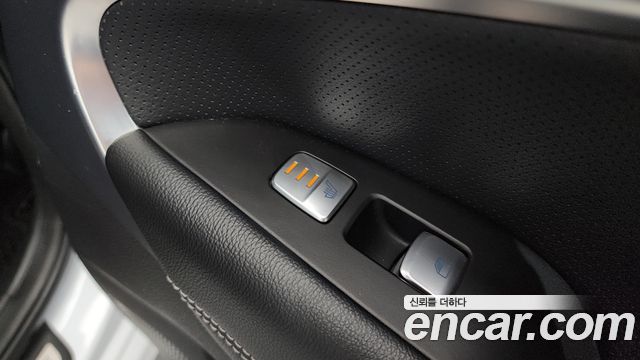 Genesis G70 2019 — photo 33