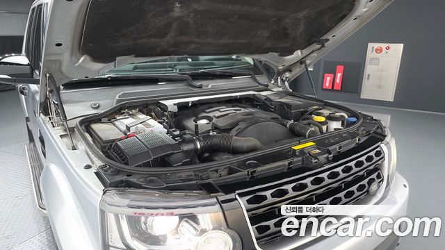Land Rover Discovery 2014 — photo 6