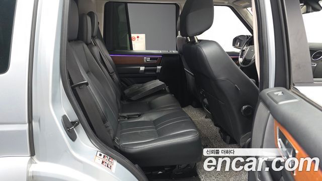 Land Rover Discovery 2014 — photo 12