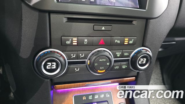 Land Rover Discovery 2014 — photo 17