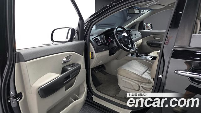 Kia Canival 2018 — photo 10