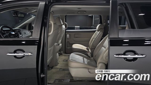 Kia Canival 2018 — photo 11