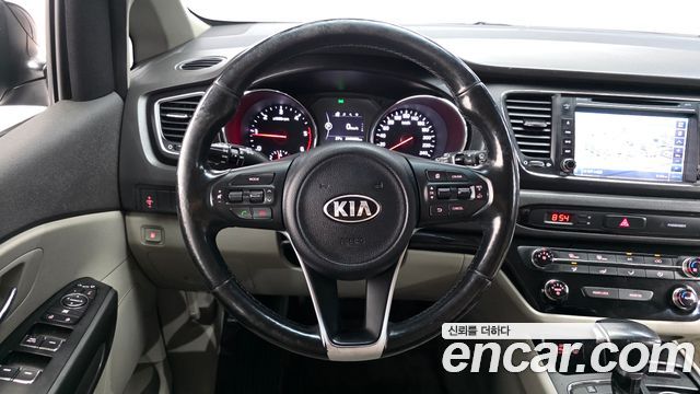 Kia Canival 2018 — photo 12