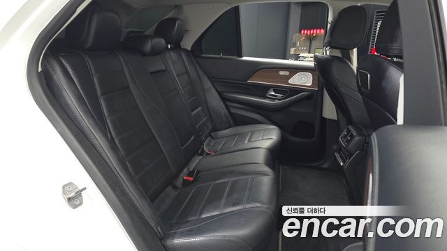 Mercedes-Benz GLE-Class 2019 — photo 17