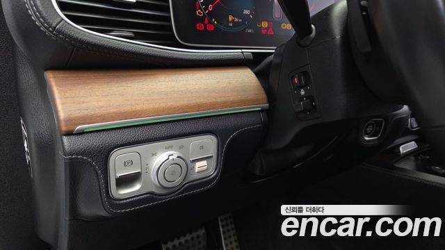 Mercedes-Benz GLE-Class 2019 — photo 25