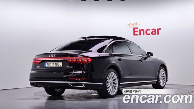 Audi A8 2021 — photo 2