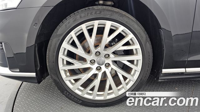 Audi A8 2021 — photo 5