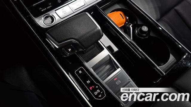 Audi A8 2021 — photo 12