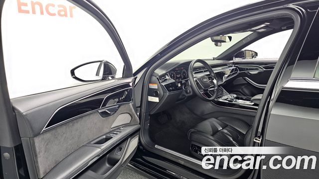 Audi A8 2021 — photo 13