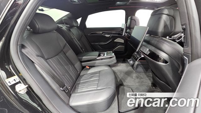 Audi A8 2021 — photo 17