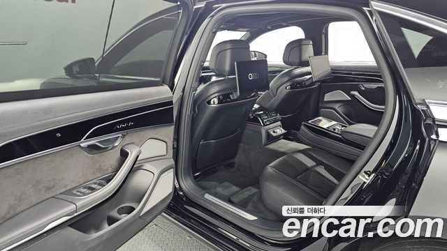 Audi A8 2021 — photo 25