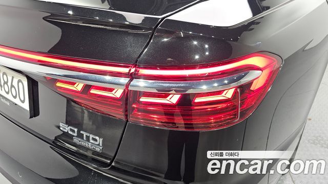 Audi A8 2021 — photo 9