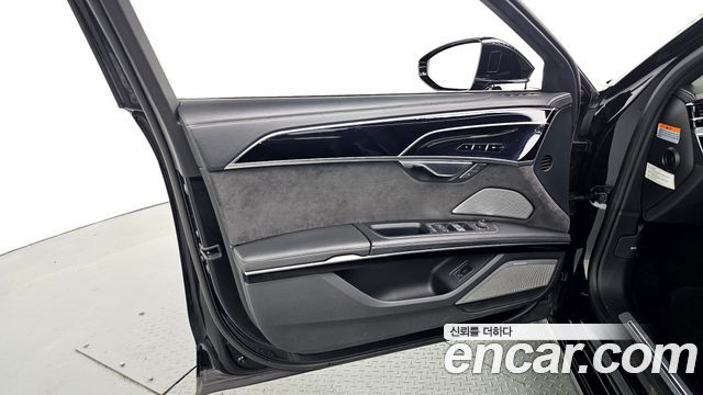 Audi A8 2021 — photo 14