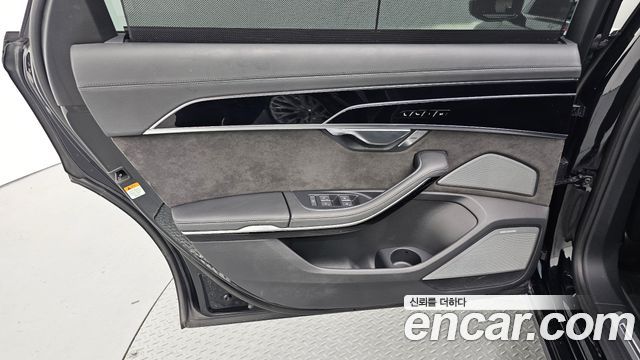 Audi A8 2021 — photo 15