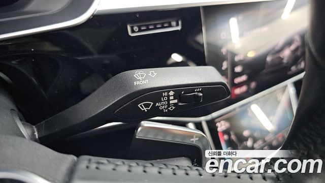 Audi A8 2021 — photo 28