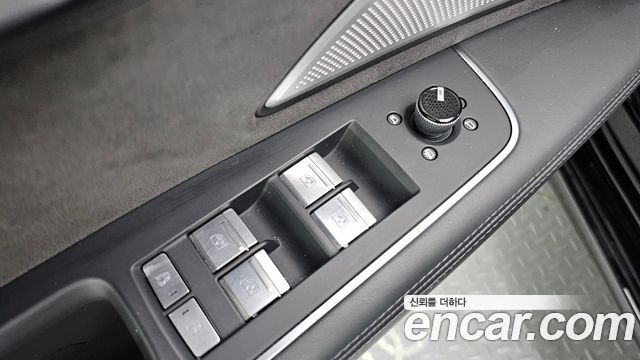 Audi A8 2021 — photo 29