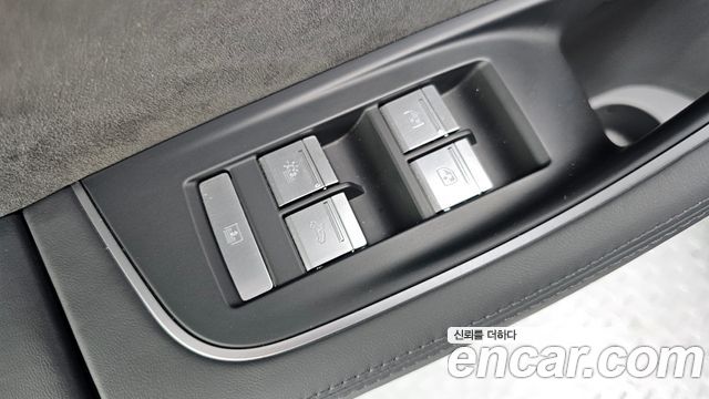 Audi A8 2021 — photo 30