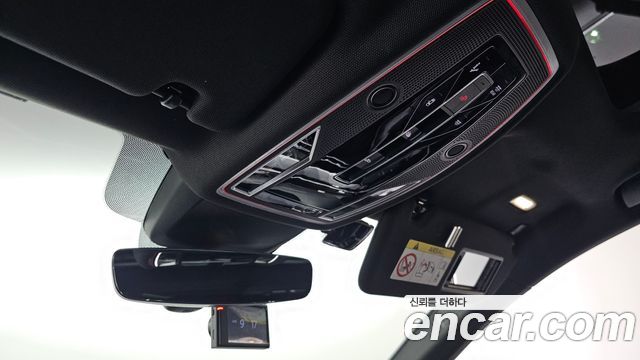 Audi A8 2021 — photo 31
