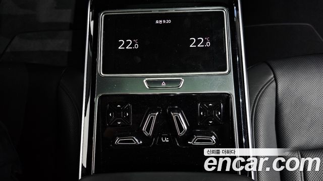 Audi A8 2021 — photo 32