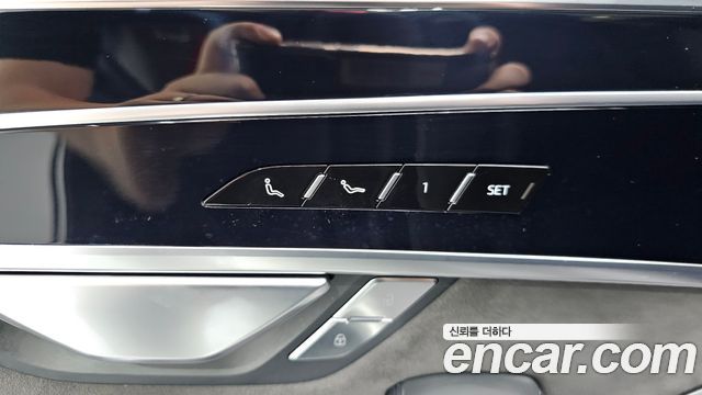 Audi A8 2021 — photo 33
