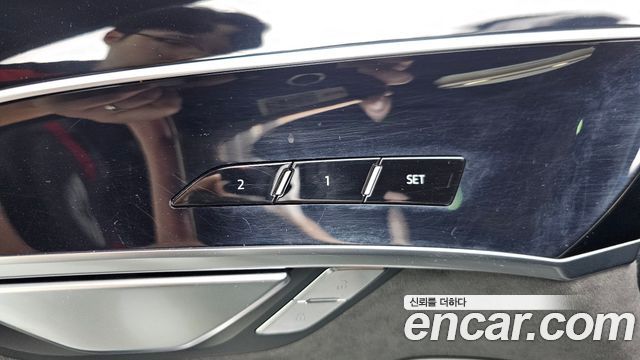 Audi A8 2021 — photo 36