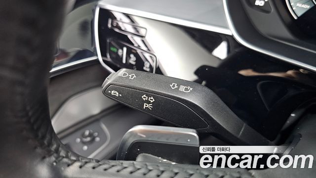 Audi A8 2021 — photo 38