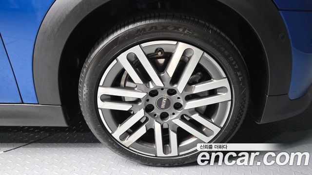 Mini Cooper 2025 — photo 7